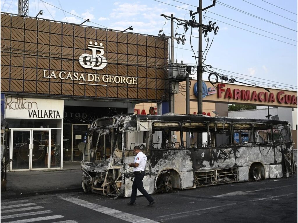Puerto Vallarta, o paraíso mexicano em chamas após a morte de chefão do tráfico