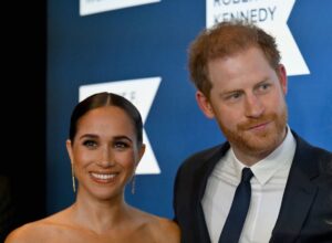 Harry e Meghan visitam refugiados e crianças palestinas na Jordânia