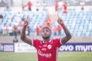 Rafa Silva ressalta evolução com a camisa do Vila Nova e projeta confrontos contra o Anápolis