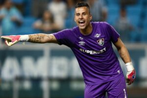 Fábio revela dificuldades em gramado sintético: “Sempre complicado” - destaque galeria