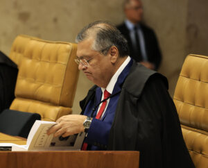 Flávio Dino autoriza mineração sob controle indígena em terras demarcadas