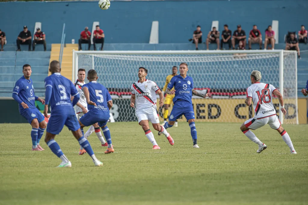 Goiatuba vira sobre o Atlético e escapa do rebaixamento na última rodada do Goianão
