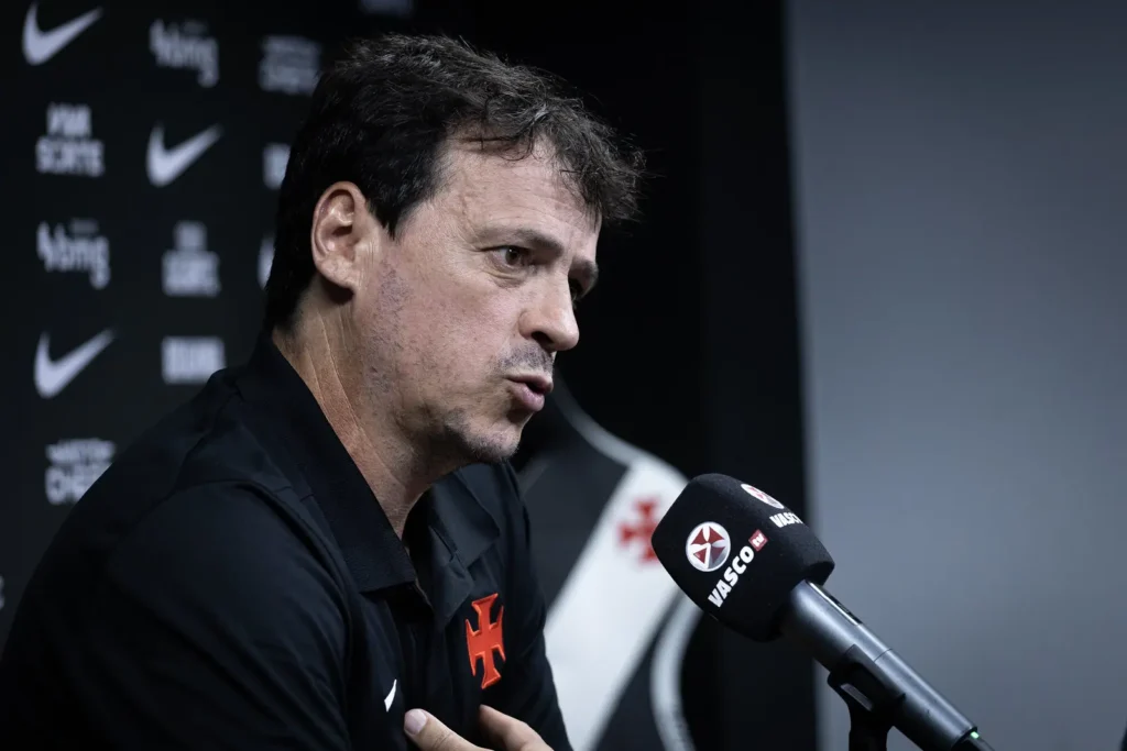 Vasco terá prazo de seis meses para pagar multa de rescisão com Diniz, diz portal