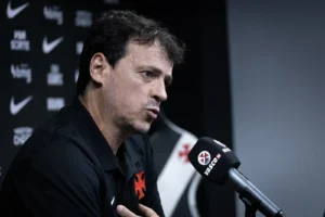 Vasco terá prazo de seis meses para pagar multa de rescisão com Diniz, diz portal