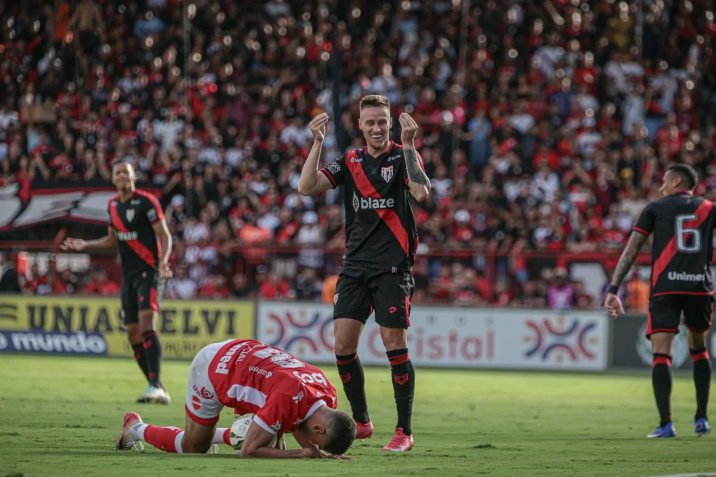 Vila Nova ainda não venceu nenhum clássico e chega pressionado à semifinal