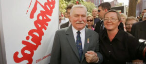 Trump pode ser tanto um ‘traidor’ quanto um líder ‘excepcional’, diz Nobel da paz