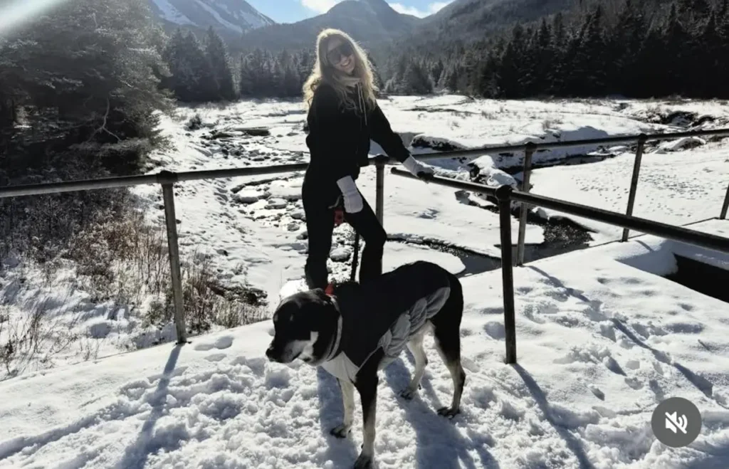 Jovem morre congelada e cão permanece ao lado do corpo