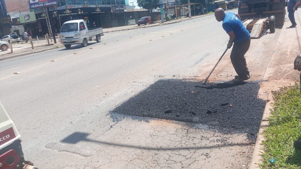 Ceilândia recupera vias com 10 toneladas de asfalto após chuvas