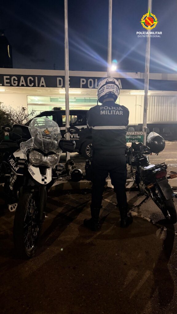 Equipe de motociclistas da PMDF recupera veículo furtado em Samambaia