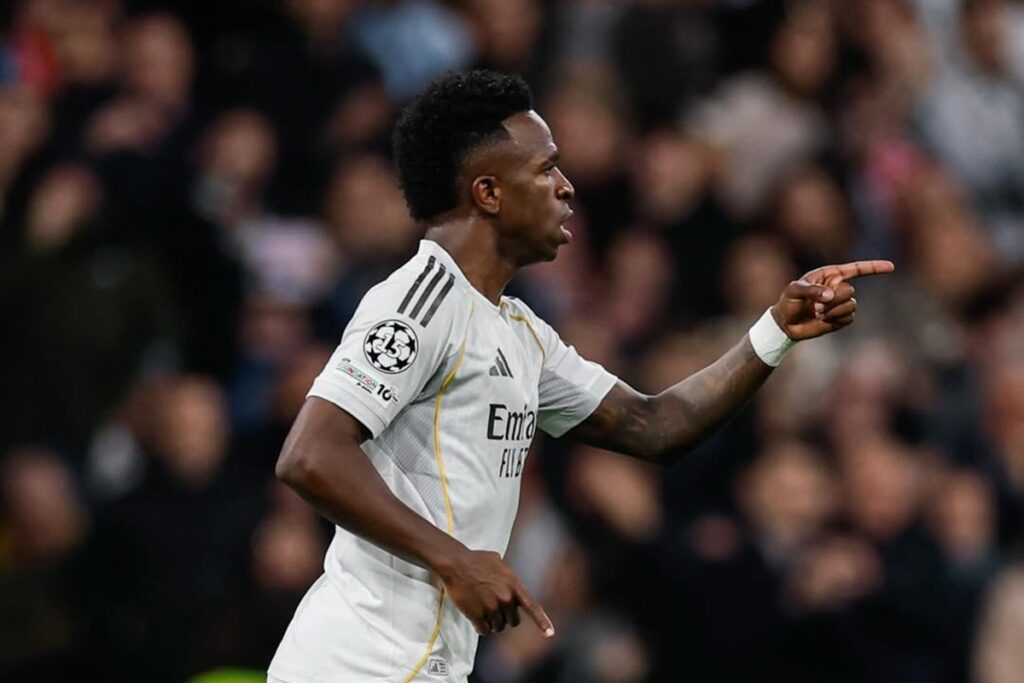 Vinícius Júnior comemorando gol pelo Real Madrid diante do Mônaco
