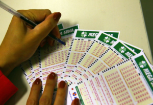 Mega-Sena pode pagar R$ 105 milhões neste sábado