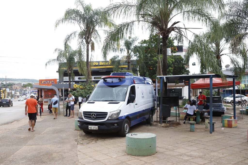 Carro da Vacina aplica 154 doses e 128 testes em São Sebastião