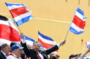 Costa Rica votou para presidente com uma favorita linha-dura contra a violência do narcotráfico