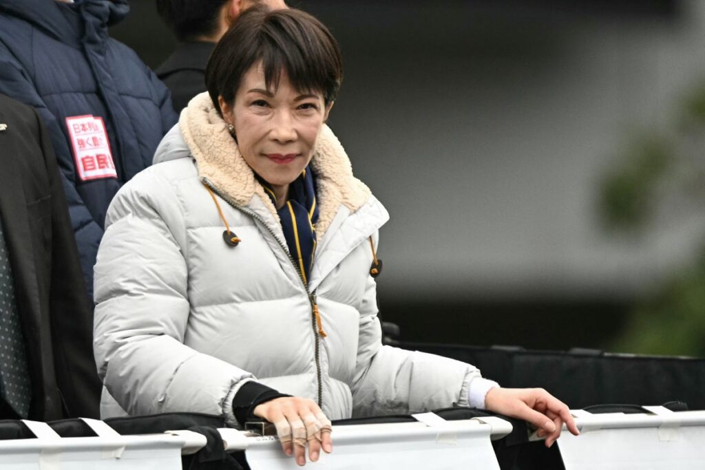 Partido de primeira-ministra do Japão deve ganhar eleições decisivas, mostra boca de urna