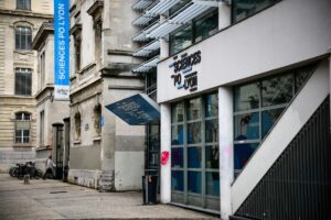 Morte de ativista de extrema direita abala política francesa