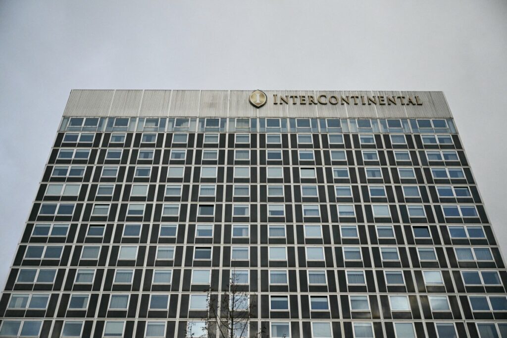 Moscou e Kiev, prontos para diálogos de paz em Genebra enquanto combates continuam