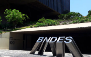 Parte do avanço dos projetos foi porque o TCU mudou de atitude, diz presidente do BNDES
