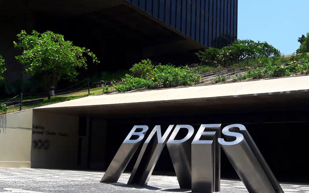 Parte do avanço dos projetos foi porque o TCU mudou de atitude, diz presidente do BNDES