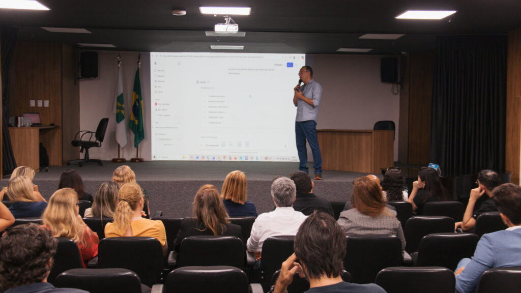 Corregedoria da SEEDF capacita servidores sobre uso de inteligência artificial