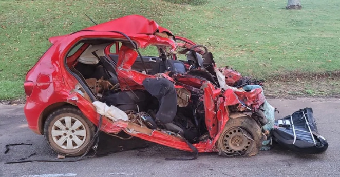 Colisão entre carro e carreta deixa cinco mortos em Cocalzinho de Goiás
