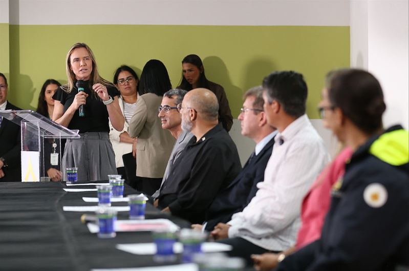 Em noite de homenagem especial nesta segunda-feira (23) comunidade reconhece atuação da deputada Jaqueline Silva por Santa Maria. 6 Em noite de homenagem especial nesta segunda-feira (23) comunidade reconhece atuação da deputada Jaqueline Silva por Santa Maria.