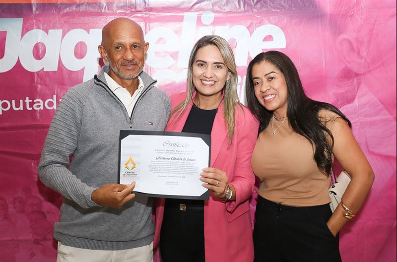 Em noite de homenagem especial nesta segunda-feira (23) comunidade reconhece atuação da deputada Jaqueline Silva por Santa Maria. 8 Em noite de homenagem especial nesta segunda-feira (23) comunidade reconhece atuação da deputada Jaqueline Silva por Santa Maria.