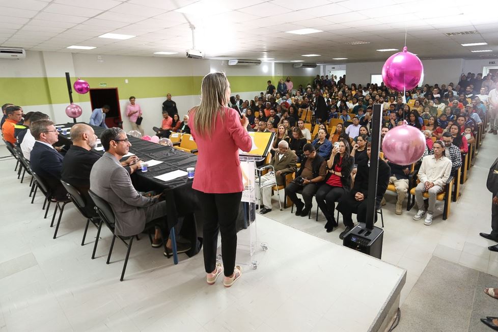 Em noite de homenagem especial nesta segunda-feira (23) comunidade reconhece atuação da deputada Jaqueline Silva por Santa Maria. 2 Em noite de homenagem especial nesta segunda-feira (23) comunidade reconhece atuação da deputada Jaqueline Silva por Santa Maria.