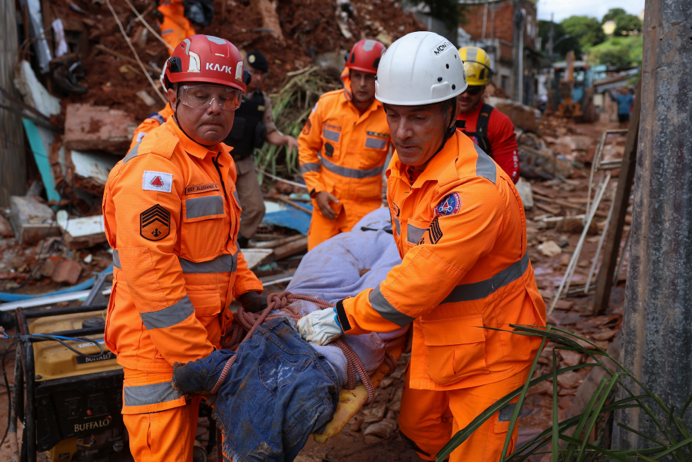 Sobe para 49 o número de mortos por temporais na zona da mata, em Minas Gerais