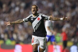 Foto colorida de Philippe Coutinho, meia do Vasco - Metrópoles
