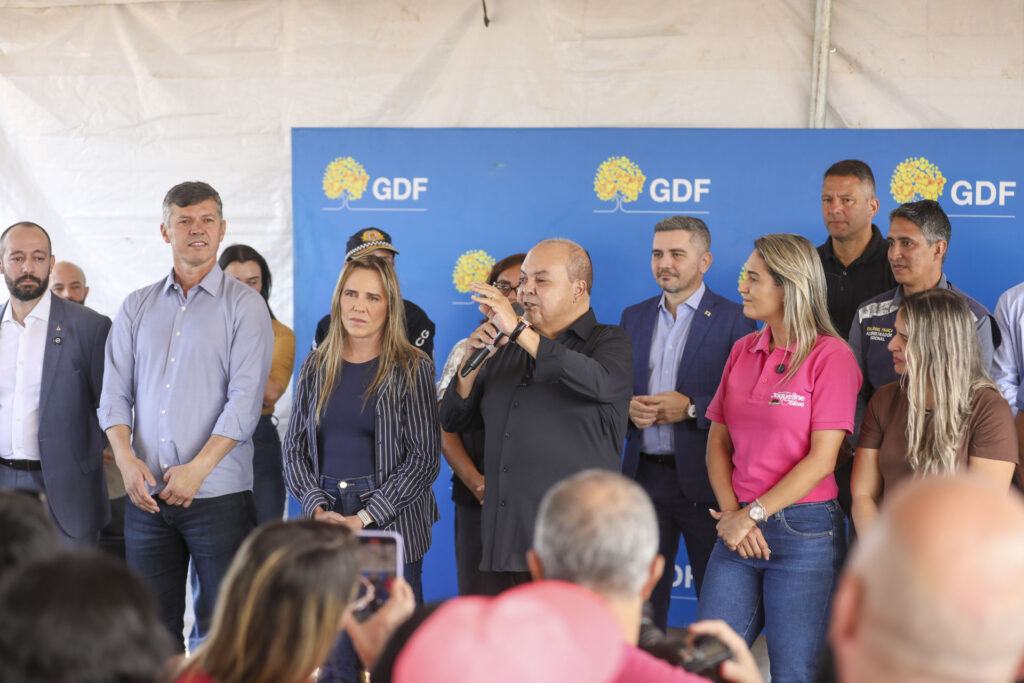 GDF entrega obras de pavimentação e esgoto na QR 119 de Santa Maria