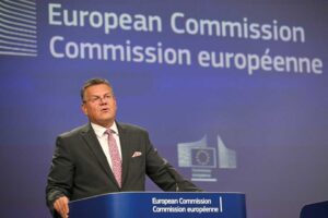EUA continua comprometido em acordo com UE, afirma comissário europeu do Comércio