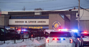 Investigadores dizem que espectador matou atirador e interrompeu ataque em partida de hóquei