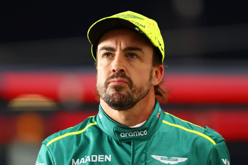 Foto colorida de Fernando Alonso durante fim de semana do GP do Catar de Fórmula 1 - Metrópoles