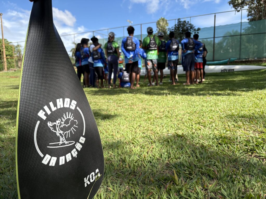 Projeto transforma vida de jovens com a prática do remo aliada à saúde mental