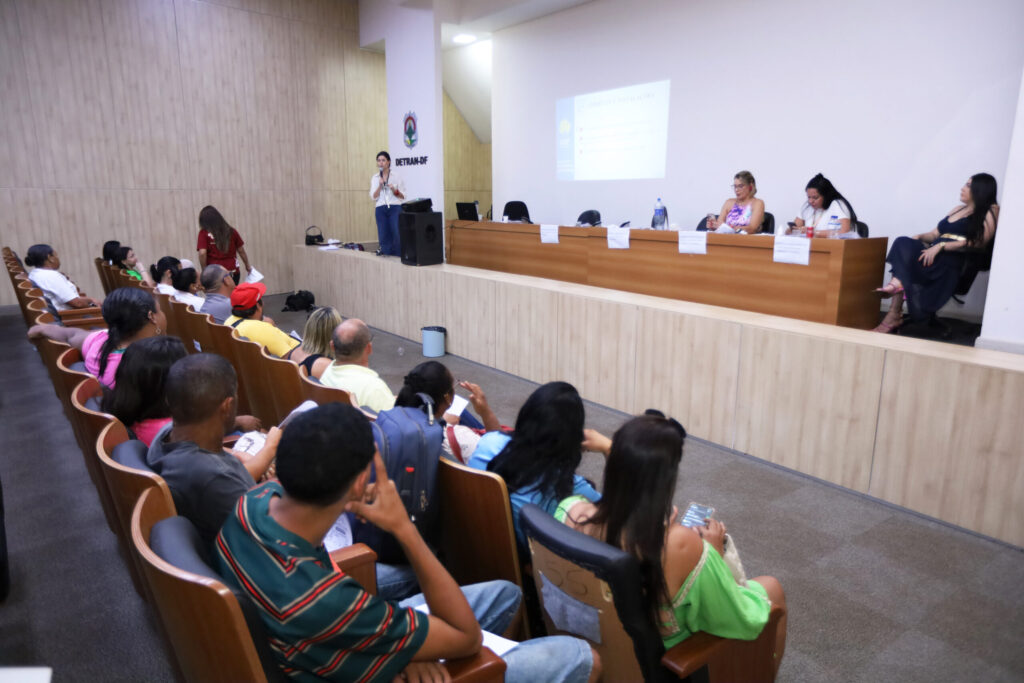 Vigilância Sanitária capacita ambulantes para fiscalizações no Carnaval
