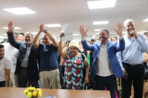 50 moradores recebem escrituras gratuitas no Residencial Tamanduá