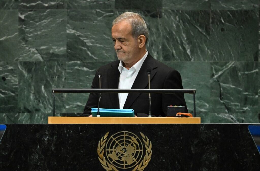 Em meio a protestos, presidente do Irã diz que ‘não baixará a cabeça’ diante de pressão dos EUA