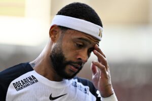 Foto colorida de Memphis Depay, atacante do Corinthians - Metrópoles