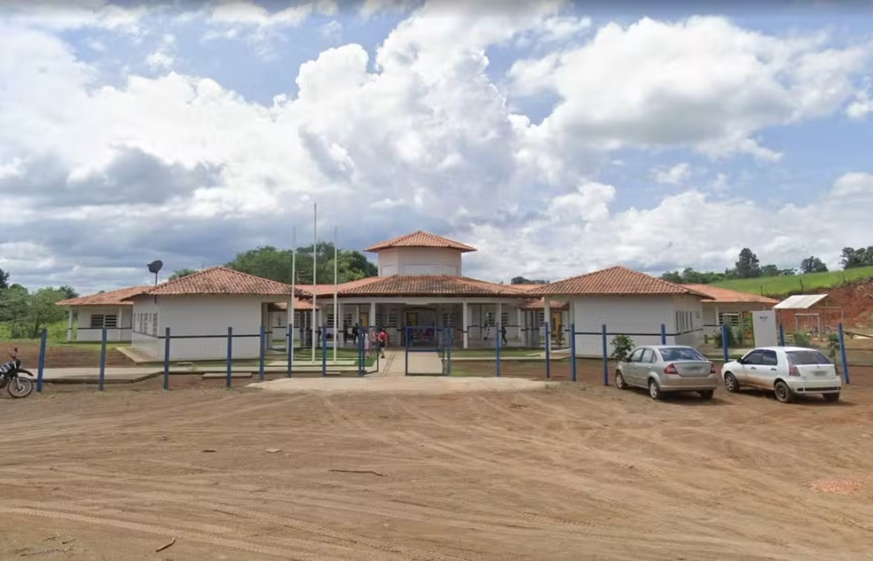 Menino de 7 anos morre ao ser atingido por trave de gol em escola do Paraná