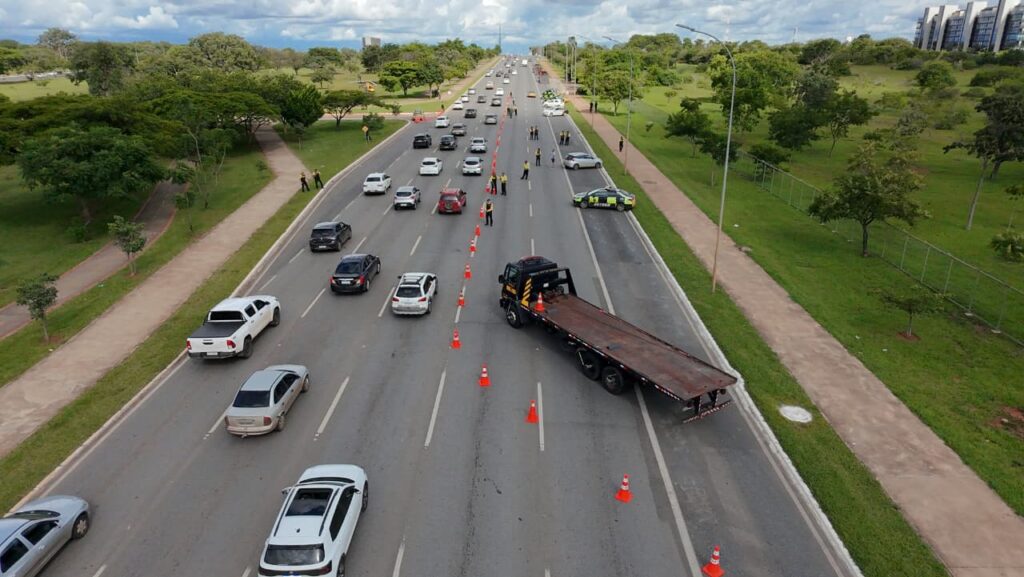 Fiscalização no DF flagra 79 motoristas alcoolizados em fim de semana