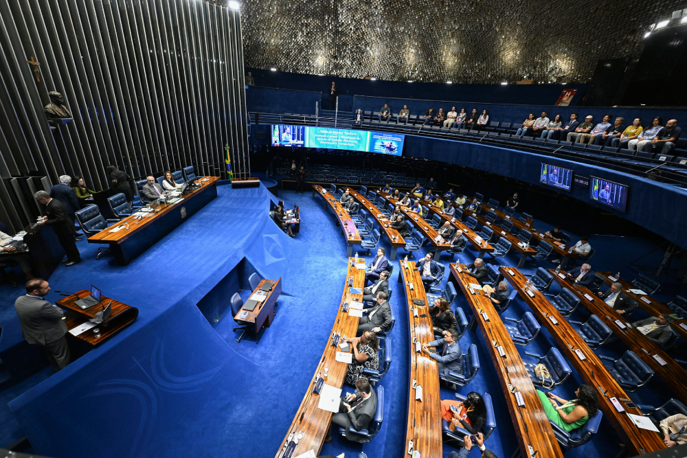 Senado aprova em comissão projeto que proíbe publicidade de apostas esportivas e jogos on-line