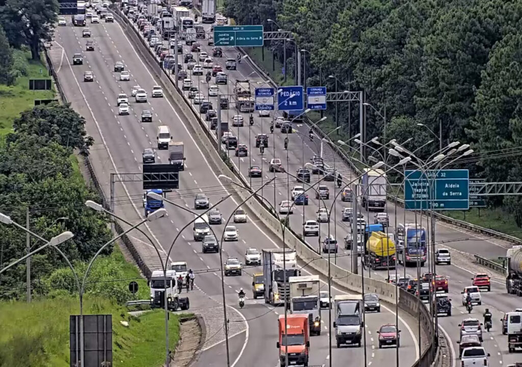 Rodovias de SP têm 51 km de filas entre trânsito intenso, lentidão e congestionamento