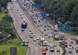 Rodovias de SP têm 51 km de filas entre trânsito intenso, lentidão e congestionamento
