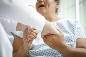 Iges-DF abre seleção para médicos especialistas com salários de até R$ 18 mil