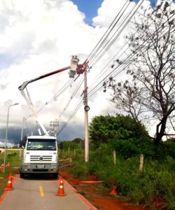 Manutenção na rede elétrica interrompe energia no Plano Piloto e Guará