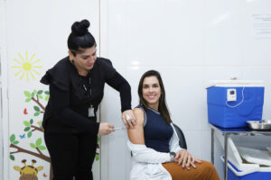 GDF inicia vacinação contra dengue para profissionais de saúde