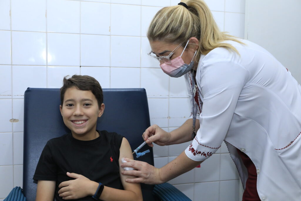 Dengue: Saúde do DF convoca crianças e adolescentes de 10 a 14 anos para vacinação