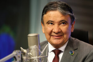 Wellington Dias destaca redução da pobreza no Brasil em painel na Colômbia