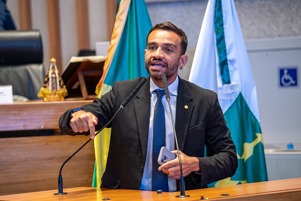 MPDFT requisita inquérito sobre spray de pimenta contra deputado em bloco carnavalesco