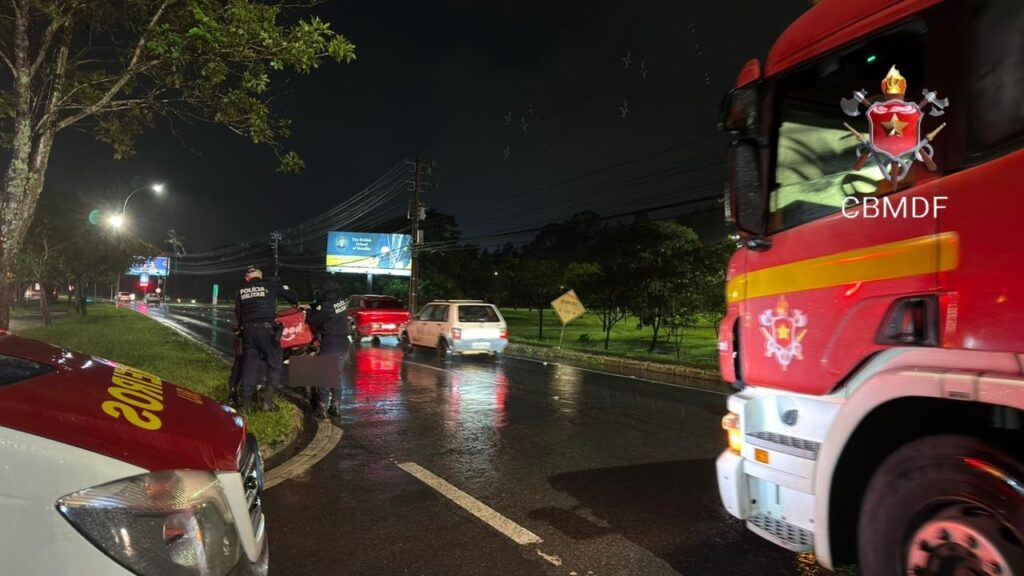 Motociclista fica ferido em acidente na DF-025 e mobiliza bombeiros no Lago Sul